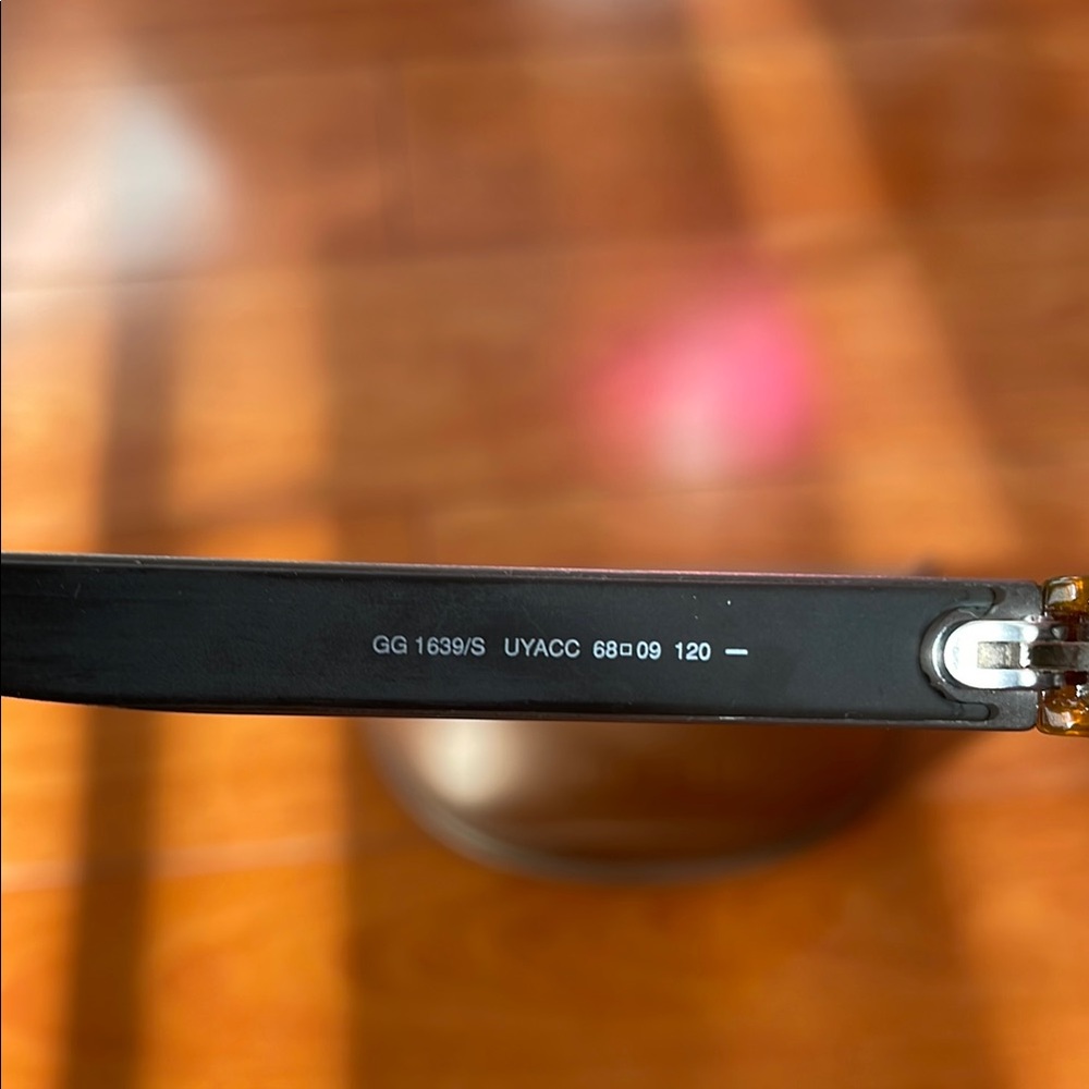 Gucci Tortoise Shell Sunglasses with Brown Case - Picture 3 of 5